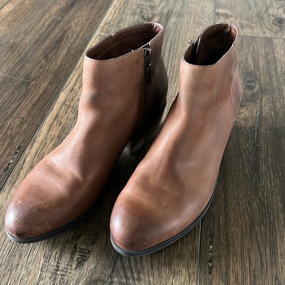 Clark’s Women’s Addiy Zora Leather Booites 1.5” Heel Ankle Boots Brown Size 8.5 - Picture 14 of 15